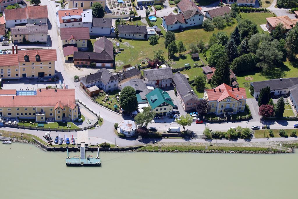 Zum Schiffmeister Wesenufer Exterior photo